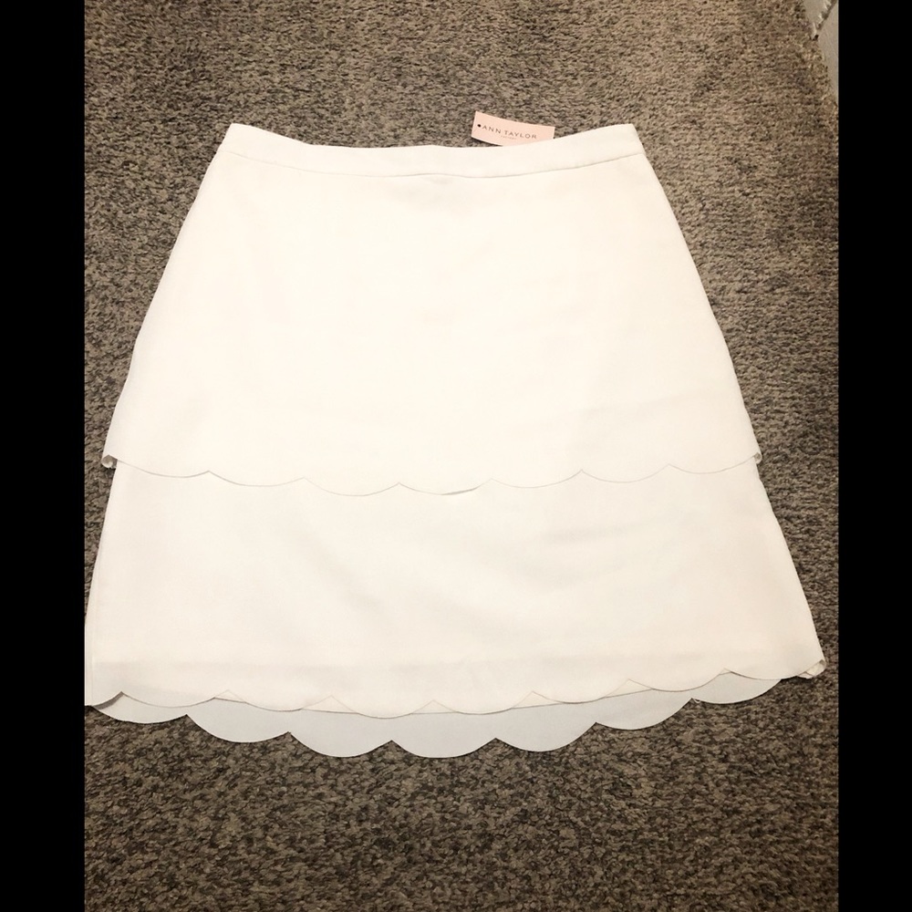Ann Taylor Factory NWT size 4P white scallop edge skirt.